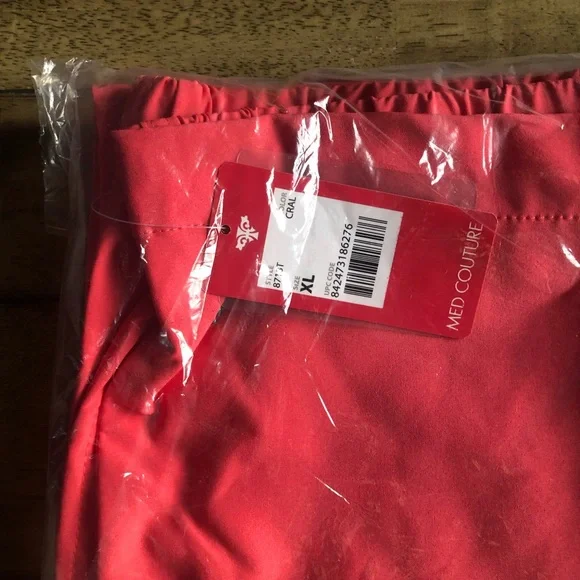 NEW - Med Couture Cargo scrub pants in coral with cargo pocket - Picture 3 of 5